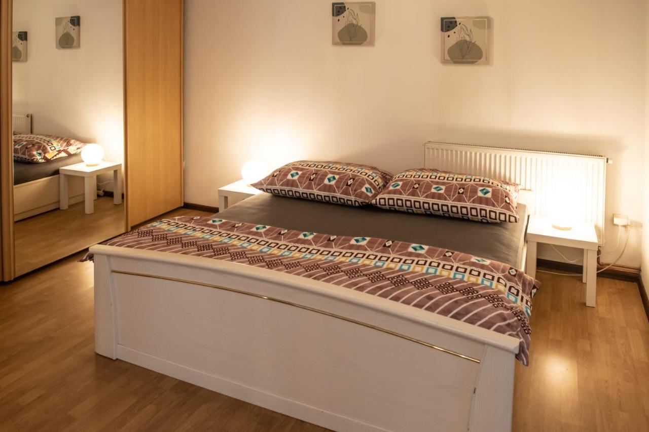 Podkrovni Apartman S Vyhledem Na Namesti Lomnice nad Luznici ภายนอก รูปภาพ