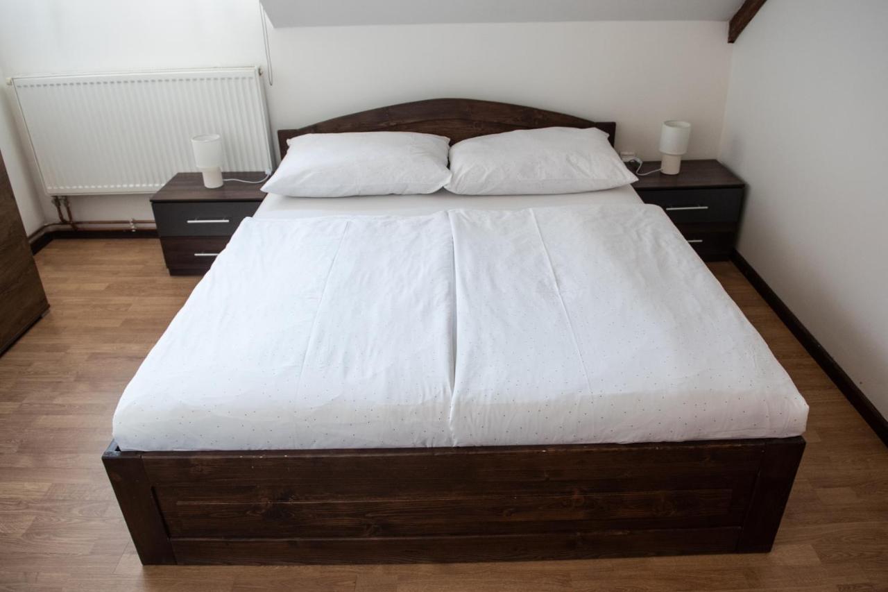 Podkrovni Apartman S Vyhledem Na Namesti Lomnice nad Luznici ภายนอก รูปภาพ